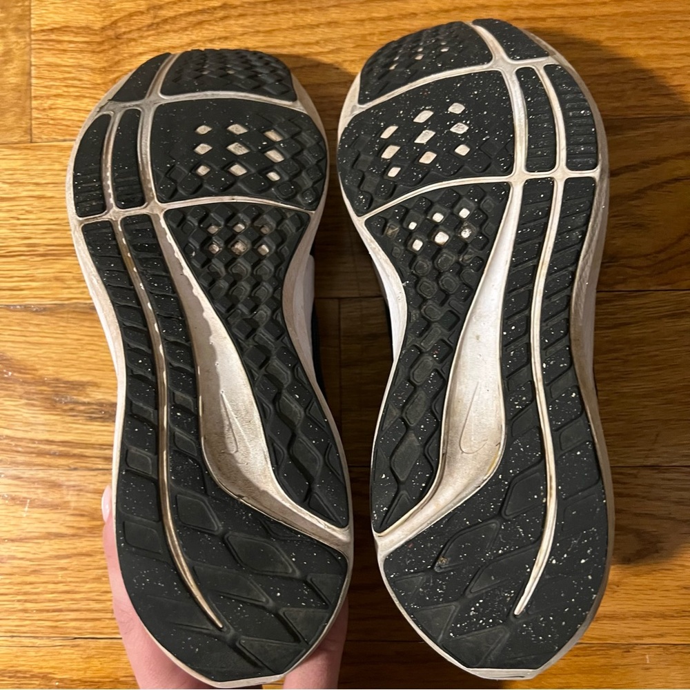 Nike Women’s Pegasus 40 Black And White Sneakers Size 8 - Picture 7 of 7